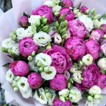Bouquet of peonies and eustoma